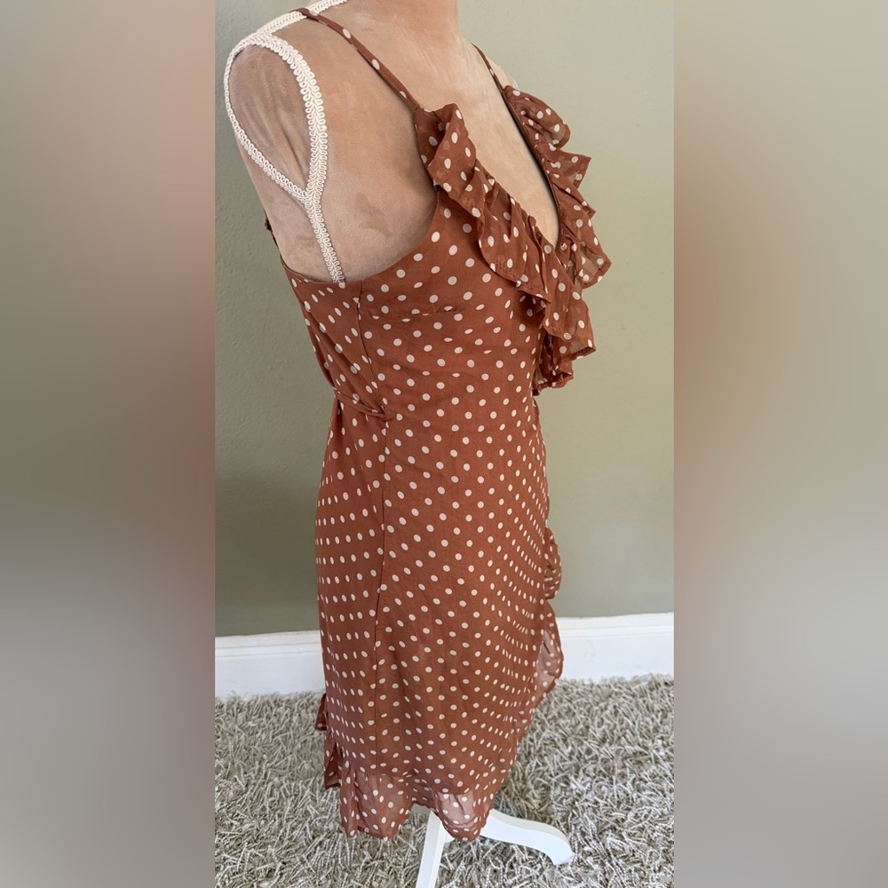 LIONESS Ruffle wrap Dress brown wht polka dot - Picture 5 of 12